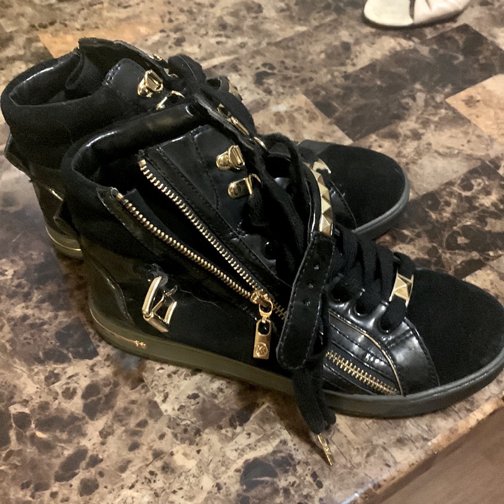 Size 7 Michael kors booties
